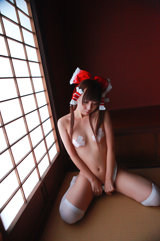 [Cosplay] Reimu Hakurei with dildo and toys - Touhou Project Cosplay 2